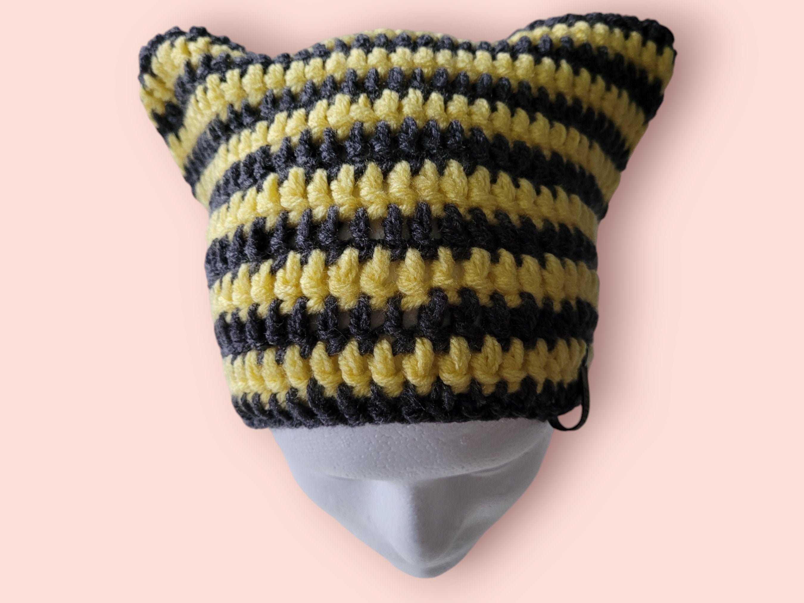 cat beanie hat dark grey / yellow